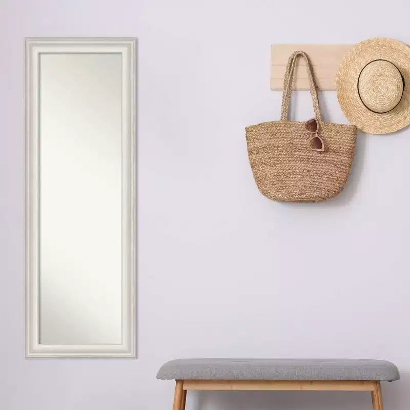 Specchio a figura intera 19" x 53" senza smussatura Trio White Wash Silver da appendere alla porta - Amanti Art: Cornice in polistirene, include hardware per il montaggio