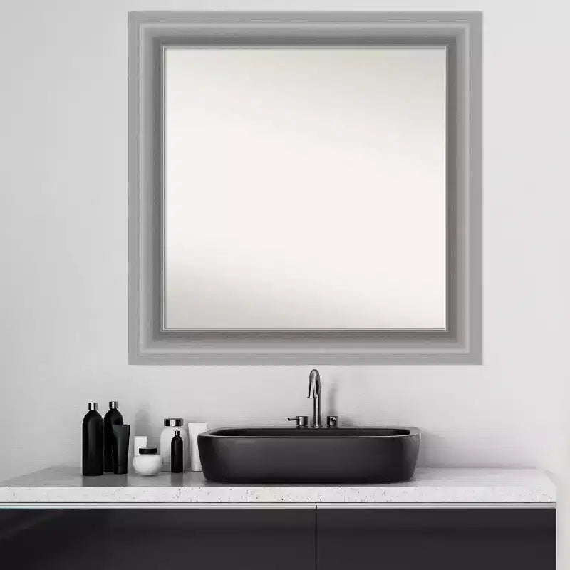 Specchio da parete per bagno Amanti Art con cornice a punta da 81 cm x 81 cm, non smussata, nichel lucido: moderno, quadrato, per mobile lavabo, include ferramenta per il montaggio