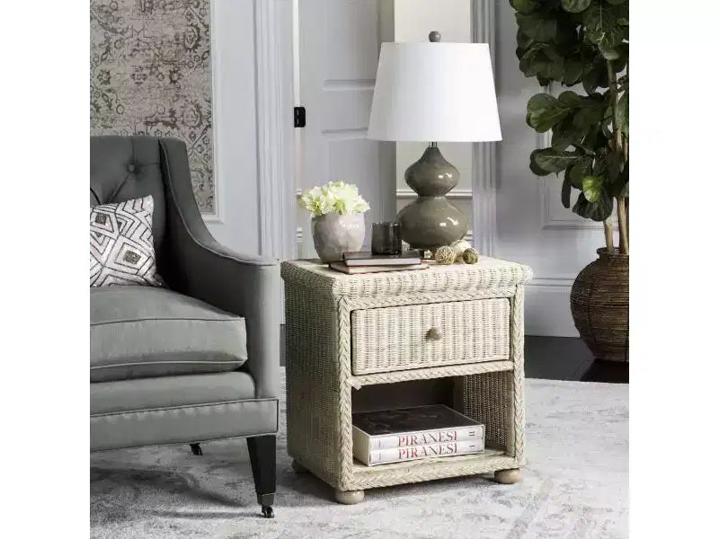 Comodino Adira Wicker - SEA8002 - Bianco Decapato - Safavieh