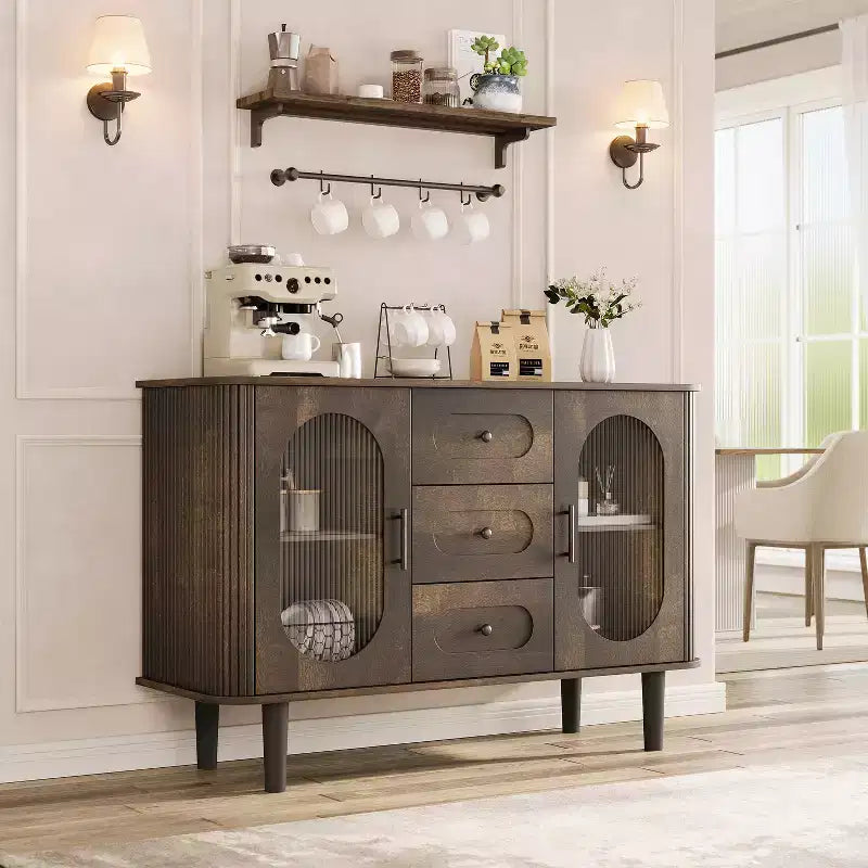 Credenza a buffet da 47" con ante in vetro scanalato e 3 cassetti, madia moderna con ripiani regolabili per cucina, sala da pranzo