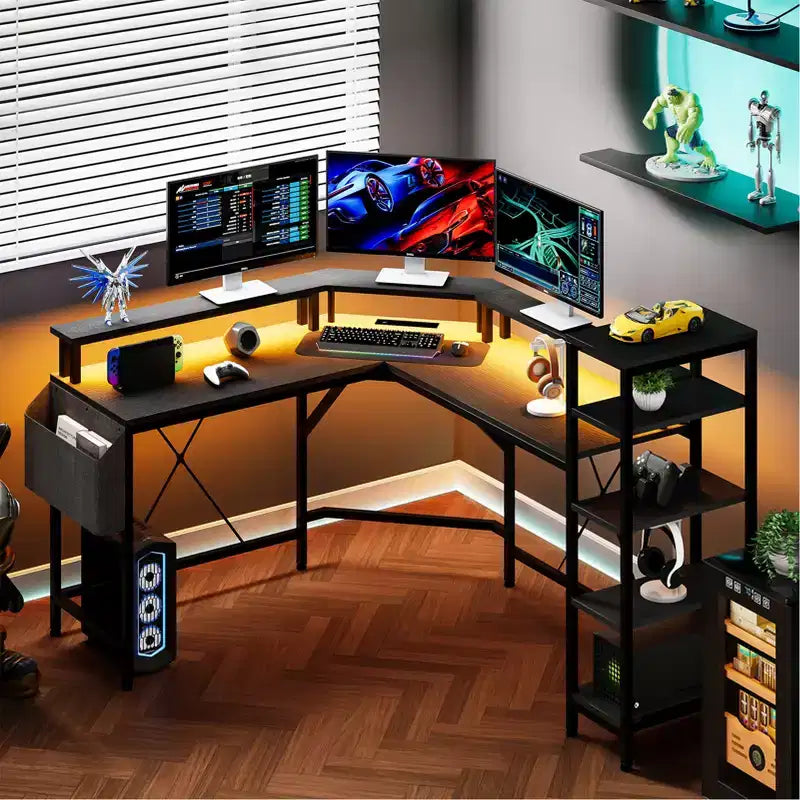 Scrivania gaming a L da 61", con supporto monitor, scrivania angolare a L per computer, luci LED integrate e tasche portaoggetti laterali, per piccoli spazi