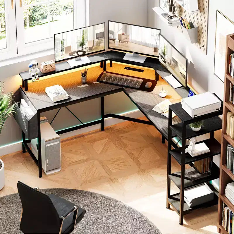 Scrivania gaming a L da 61", con supporto monitor, scrivania angolare a L per computer, luci LED integrate e tasche portaoggetti laterali, per piccoli spazi