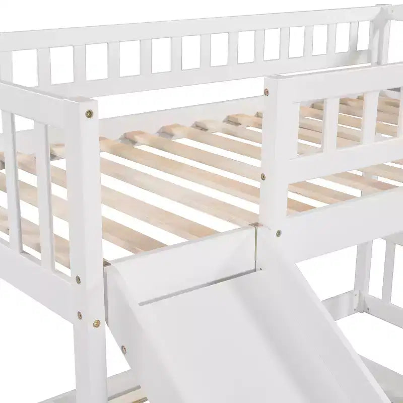 Letto a castello con scaletta e scivolo, struttura in legno di pino gemella su gemella e due cassetti per bambini e ragazzi