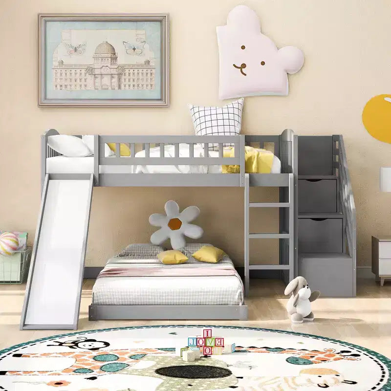 Letto a castello con scaletta e scivolo, struttura in legno di pino gemella su gemella e due cassetti per bambini e ragazzi