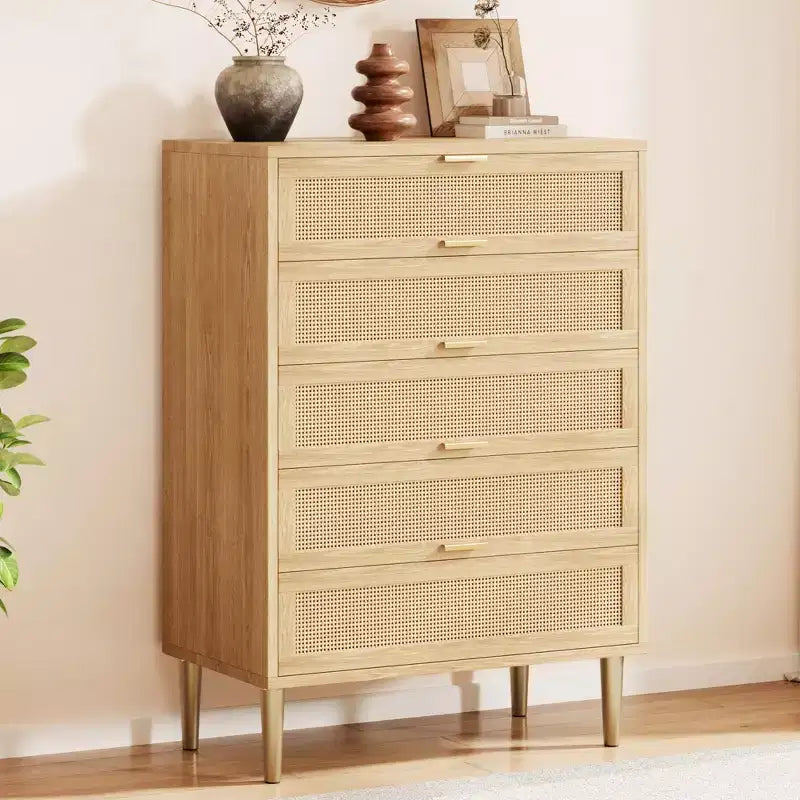 COZONY Cassettiera a 5 cassetti in Rattan, Comò Alto Moderno con Maniglie e Gambe Dorate, Mobile Contenitore da Camera da Letto con Design Antiribaltamento