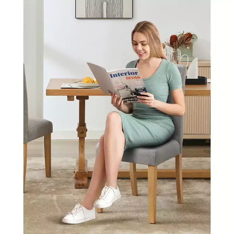 Set di 2 moderne sedie da pranzo imbottite in tessuto con schienale curvo e gambe in legno, comoda sedia laterale da cucina per la sala da pranzo