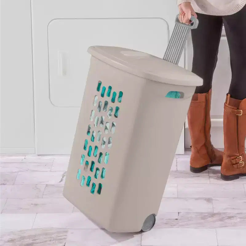 Cesto portabiancheria con ruote Sterilite Ultra, con coperchio e maniglia, grigio, confezione da 3