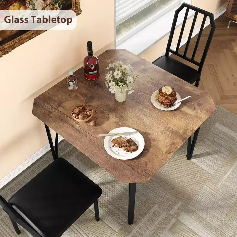 Set da pranzo compatto con bordi smussati e sedie imbottite, perfetto arredamento da cucina e sala da pranzo per piccoli appartamenti e case