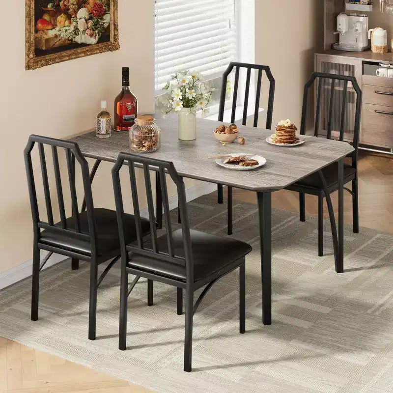 Set da pranzo compatto con bordi smussati e sedie imbottite, perfetto arredamento da cucina e sala da pranzo per piccoli appartamenti e case