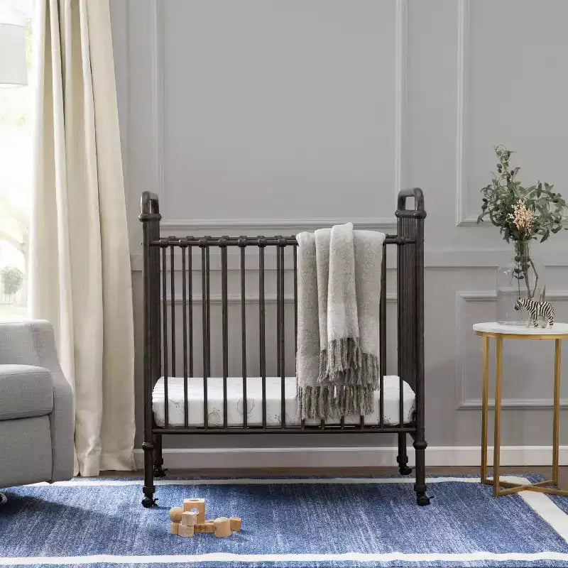 Culla mini convertibile 3-in-1 in metallo Namesake Abigail