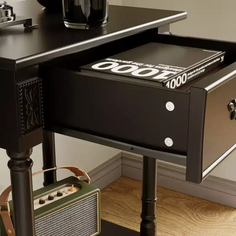 Comodino Famapy Chic Bianco/Nero con cassetto e ripiano inferiore, tavolino laterale: Elegante soluzione salvaspazio per la camera da letto, comodino con cassetto