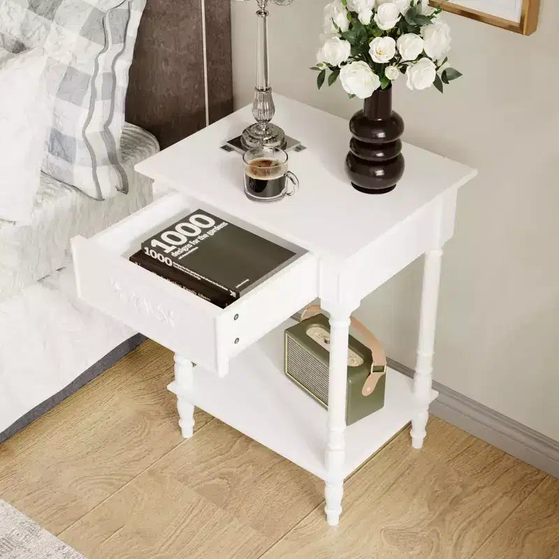 Comodino Famapy Chic Bianco/Nero con cassetto e ripiano inferiore, tavolino laterale: Elegante soluzione salvaspazio per la camera da letto, comodino con cassetto