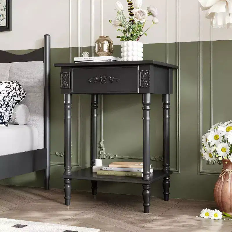 Comodino Famapy Chic Bianco/Nero con cassetto e ripiano inferiore, tavolino laterale: Elegante soluzione salvaspazio per la camera da letto, comodino con cassetto