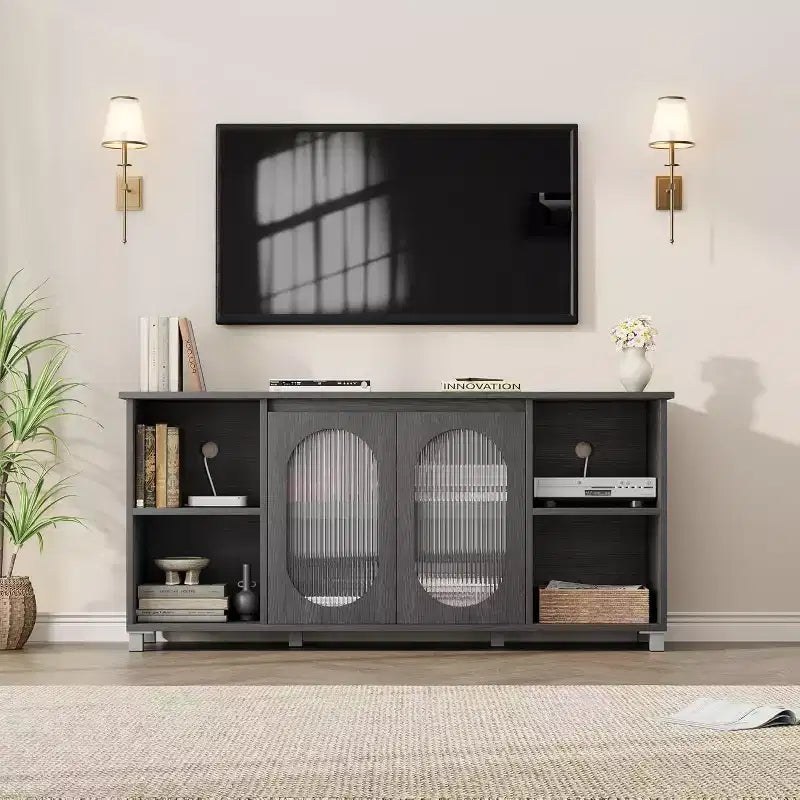 Mobile TV rustico, centro di intrattenimento moderno con ante in vetro ondulato, design a ripiani aperti, adatto per soggiorni e camere da letto