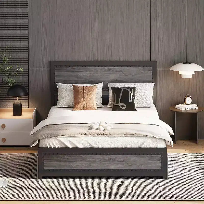 Struttura letto matrimoniale Acekool Queen Size con quattro cassetti portaoggetti e stazione di ricarica, letto a piattaforma rivettato con testiera, supporto a doghe in metallo, grigio