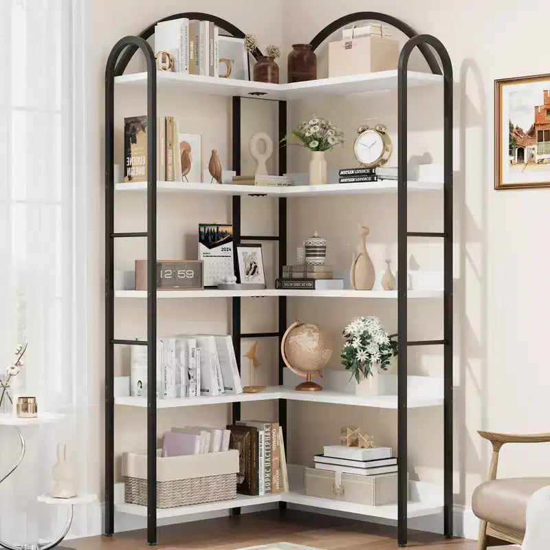 Libreria angolare a cinque ripiani a forma di L con mensole in legno e metallo. Unità espositiva salvaspazio adatta per soggiorni e camere da letto.