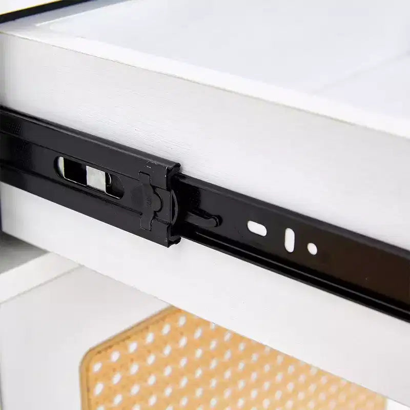 Scarpiera in rattan con 2 cassetti e ripiano inferiore, adatta per ingressi, camere da letto e soggiorni.