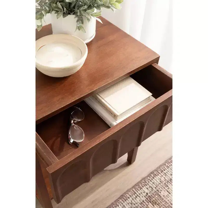 Tavolino da salotto Kate and Laurel Archvale in legno, 35,5x45,7x61 cm, noce marrone