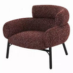 Poltrona Royal Hampton, velluto bordeaux a schienale curvo, gambe in metallo nero