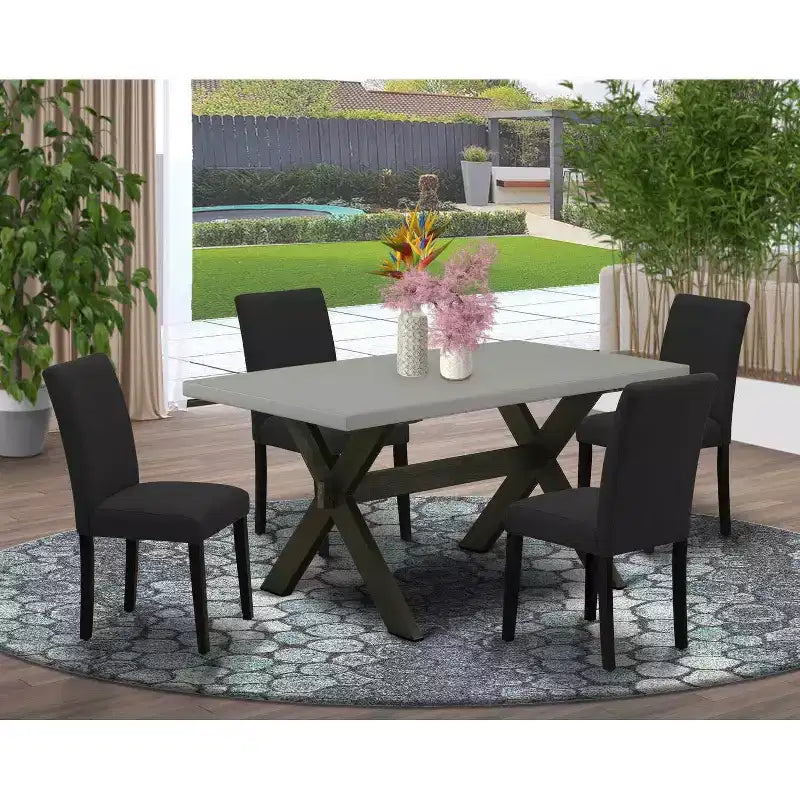 HomeStock Tavolo da pranzo rettangolare a 5 pezzi con piano in legno massello finitura rovere naturale e 4 sedie imbottite