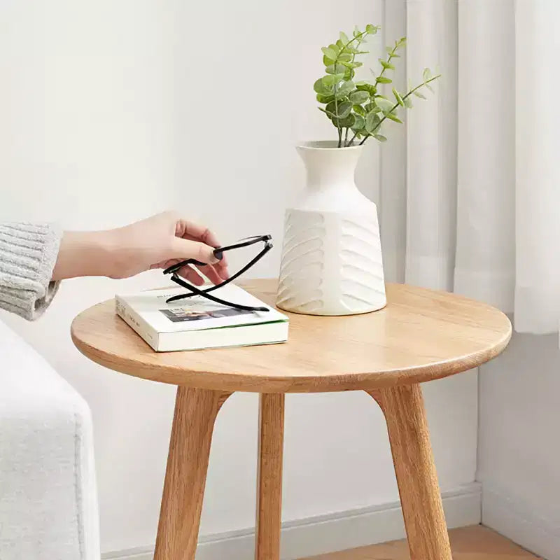 Tavolino rotondo in legno Homy Casa con design a 3 gambe per soggiorno o camera da letto