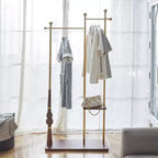 Appendiabiti da ingresso Okak con ripiani in legno e struttura in acciaio inossidabile, appendiabiti industriale dal design elegante, appendiabiti per soggiorno, camera da letto, oro