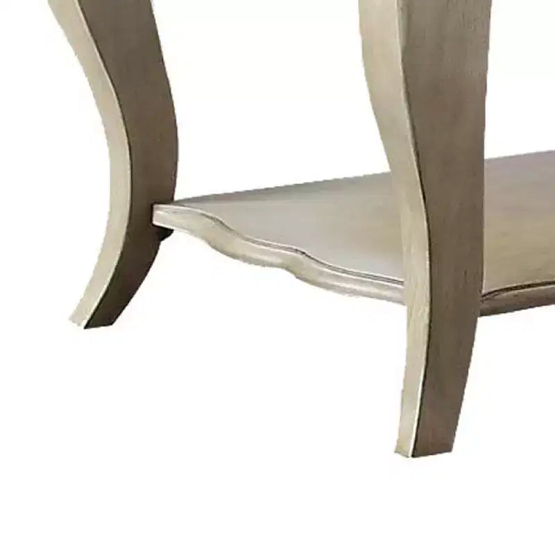 Tavolino in legno Royal Hampton con ripiano inferiore, finitura anticata tortora argento