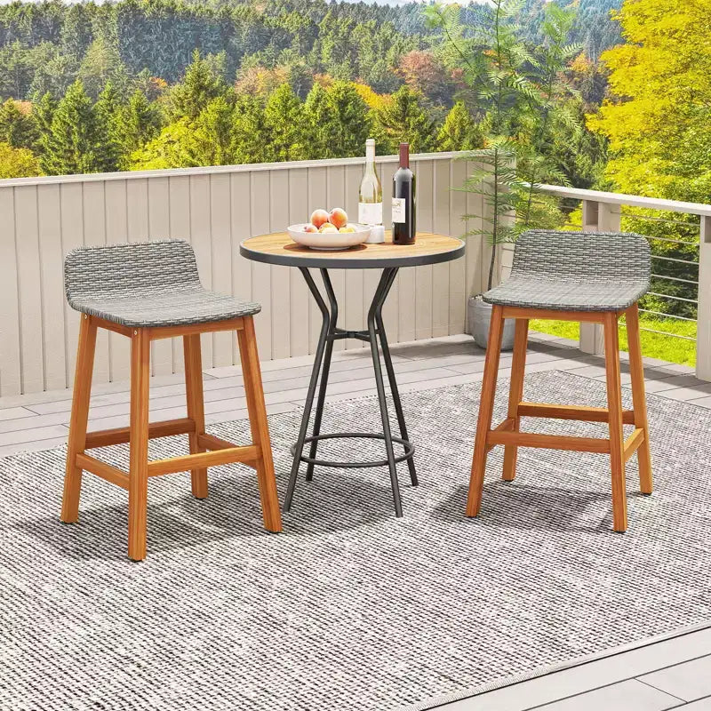 Set di 2 sgabelli da bar Costway in legno massello di acacia, sedie da patio in rattan altezza bar per portico