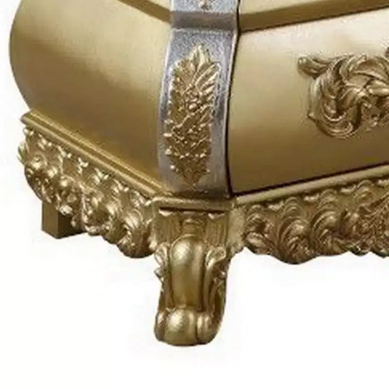 Comodino Royal Hampton sagomato a bombé con 3 cassetti intagliati, oro