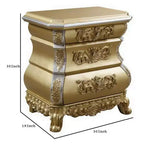 Comodino Royal Hampton sagomato a bombé con 3 cassetti intagliati, oro