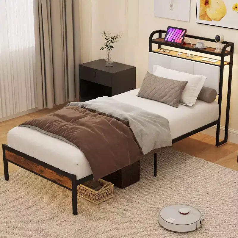 Struttura letto Costway Full/Queen/King size con stazione di ricarica, letto a piattaforma in metallo con testiera imbottita