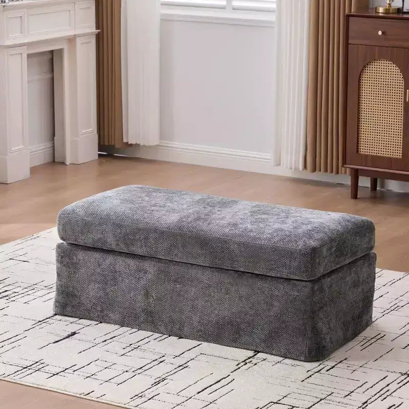 Panca ottomana contenitore moderna Okak in ciniglia senza braccioli con gambe in metallo nero, poggiapiedi imbottito per soggiorno, camera da letto