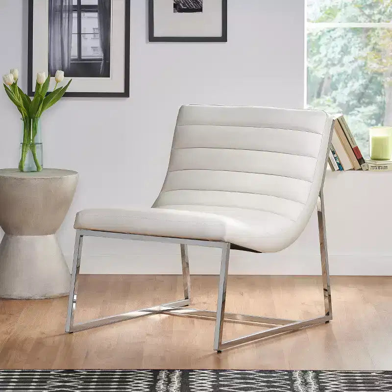 Poltrona moderna Cael Christopher Knight Home con rivestimento in similpelle