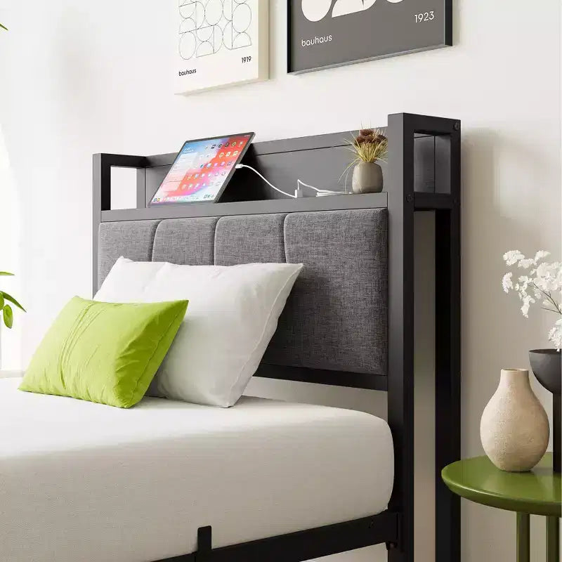 GDFStudio Lyra Letto a Piattaforma Moderno in Metallo e Legno con Testiera Contenitore e Stazione di Ricarica