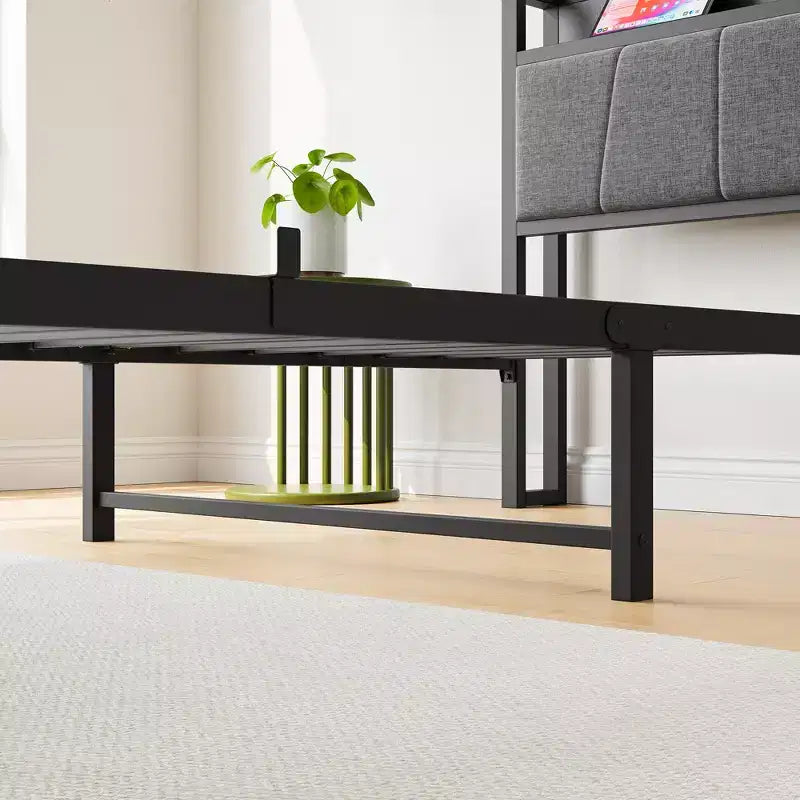 GDFStudio Lyra Letto a Piattaforma Moderno in Metallo e Legno con Testiera Contenitore e Stazione di Ricarica