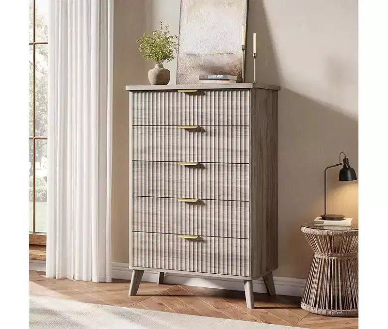 Cassettiera scanalata per camera da letto con 5 cassetti profondi, comò alto 120 cm, design a profilo curvo, cassettiera moderna in legno, per soggiorno