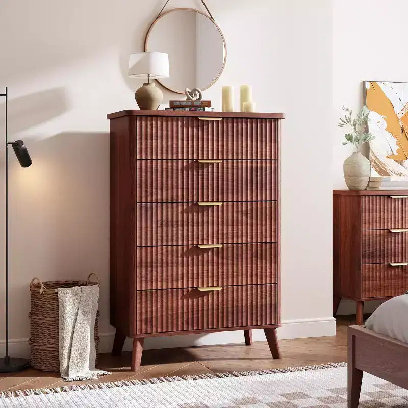 Cassettiera scanalata per camera da letto con 5 cassetti profondi, comò alto 120 cm, design a profilo curvo, cassettiera moderna in legno, per soggiorno