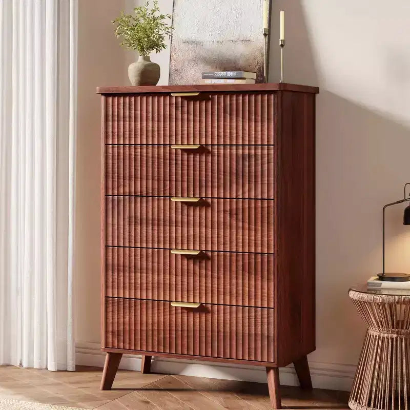 Cassettiera scanalata per camera da letto con 5 cassetti profondi, comò alto 120 cm, design a profilo curvo, cassettiera moderna in legno, per soggiorno