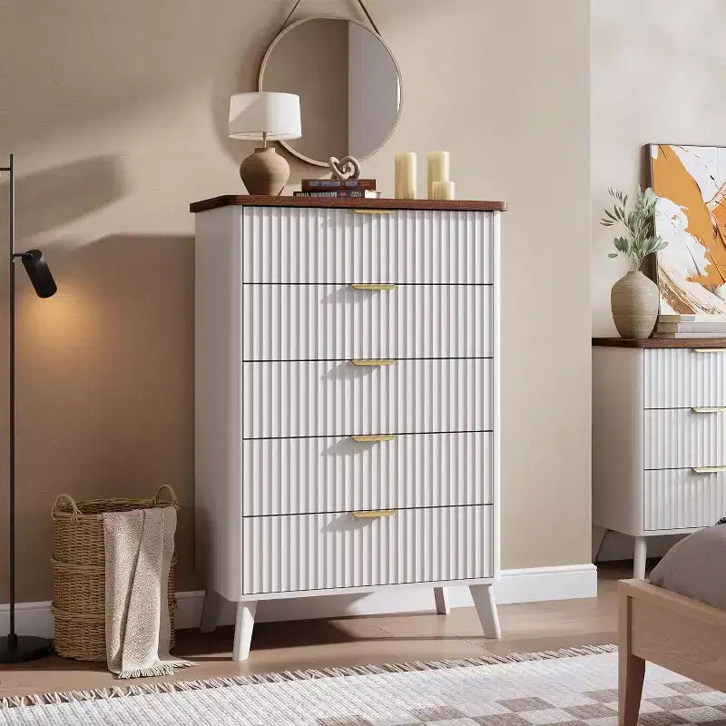 Cassettiera scanalata per camera da letto con 5 cassetti profondi, comò alto 120 cm, design a profilo curvo, cassettiera moderna in legno, per soggiorno