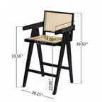 Sgabelli da bar Okak (set da 2) in legno massello ad altezza bancone per sale da pranzo, poltrone con schienale in rattan per isole cucina, finitura naturale