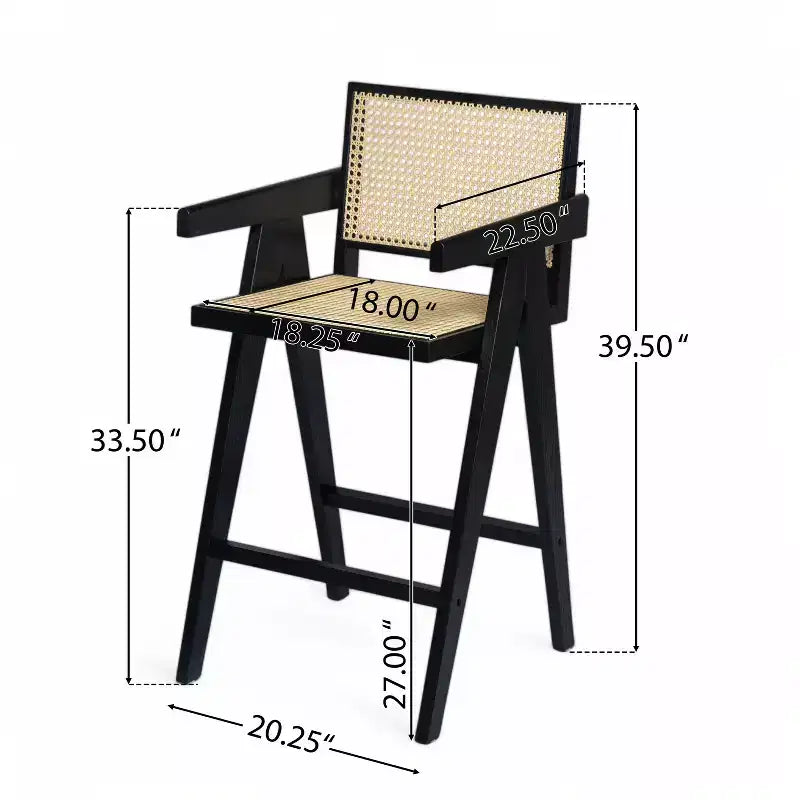 Sgabelli da bar Okak (set da 2) in legno massello ad altezza bancone per sale da pranzo, poltrone con schienale in rattan per isole cucina, finitura naturale