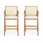 Sgabelli da bar Okak (set da 2) in legno massello ad altezza bancone per sale da pranzo, poltrone con schienale in rattan per isole cucina, finitura naturale