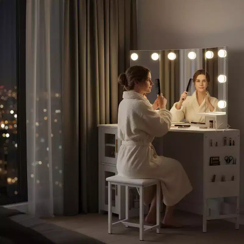 Specchio da Trucco da Angolo GustoWave, Specchio a 3 Ante con 3 Modalità di Illuminazione, Specchio per Trucco per Camera da Letto e Studio, Specchio da Trucco Illuminato a Tre Ante