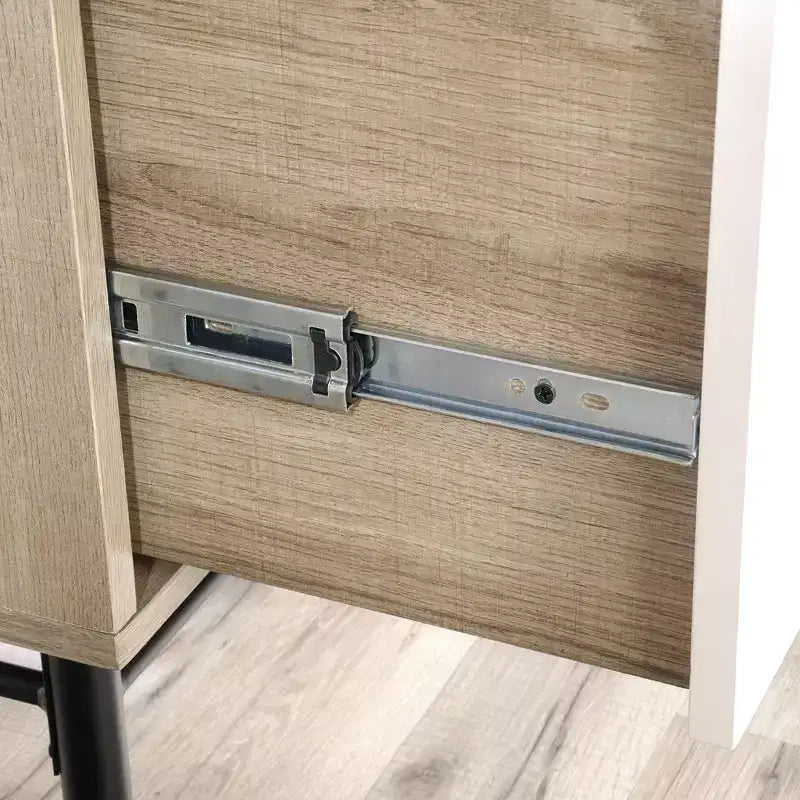 Scrivania moderna GDFStudio Ellington 56 con 6 cassetti in legno e base in metallo