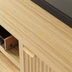 Mobile TV scanalato per 80 pollici, mobile TV moderno con contenitore, mobile console multimediale in legno con anta scanalata e maniglia dorata, rovere naturale