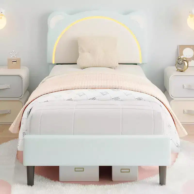 Letto morbido per bambini, testiera regolabile, supporto a strisce in legno massello, silenzioso, facile da montare, con un grazioso design a forma di orso e cassetti