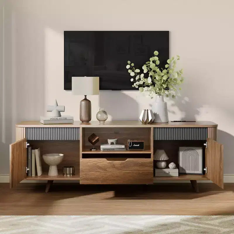 Modern TV Stand da 55 pollici per TV fino a 65 pollici, Consolle multimediale scanalata con cassetto e stazione di ricarica, Mobile TV in legno in stile Mid-Century per soggiorni