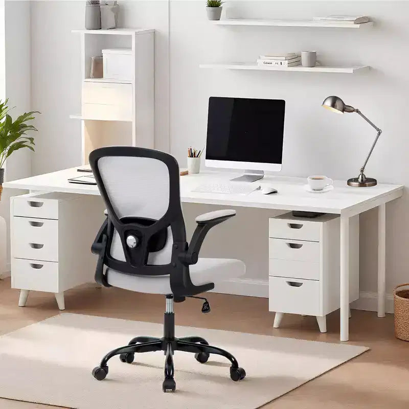 Sedia da ufficio ergonomica premium in rete grigio chiaro - Altezza regolabile, braccioli ribaltabili e supporto lombare - Comoda seduta girevole per casa, gaming e lavoro