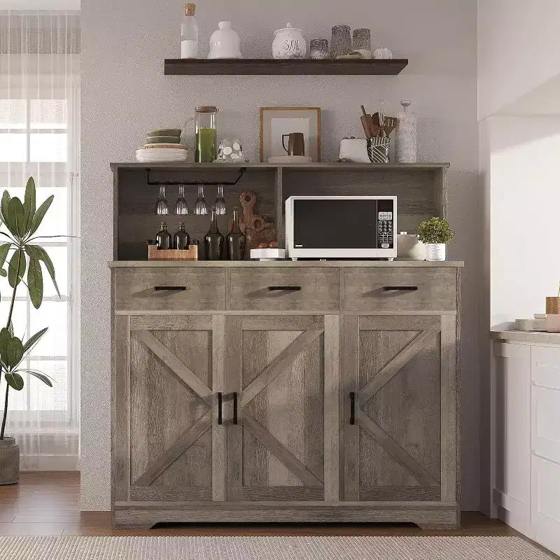 Credenza da masseria con porta microonde, armadietto contenitore con cassetti e ripiani, mobile bar con vetrina