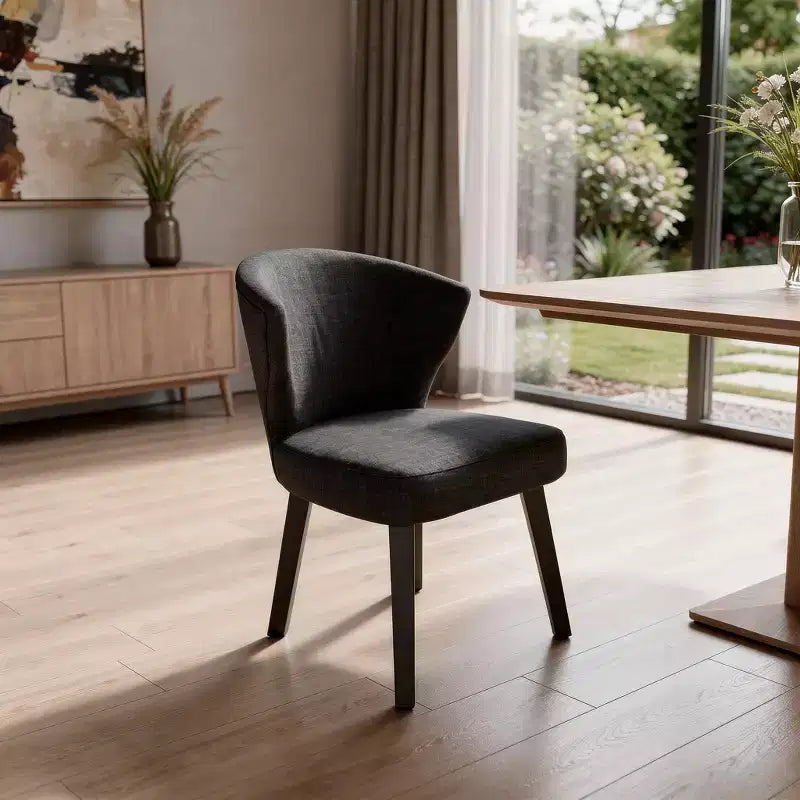 Sedia da pranzo HomeRoots con struttura in legno massello e seduta in cotone color carbone ed espresso